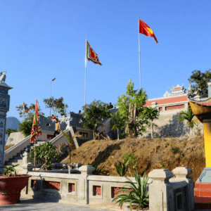 Đền Linh Sơn Thủy Từ