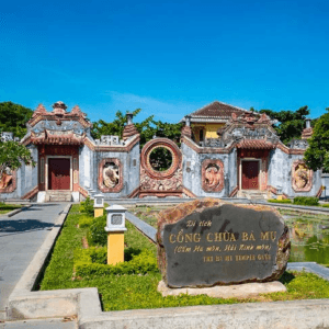 Cổng chùa Bà Mụ