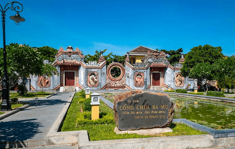 Cổng chùa Bà Mụ