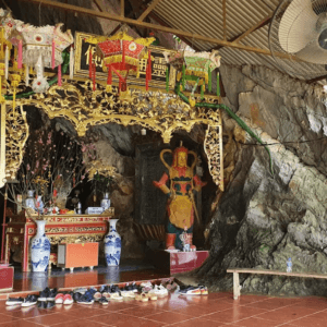 Động Ông Hoàng Bảy