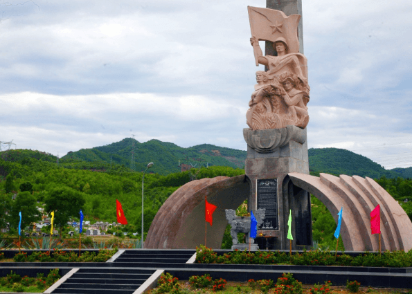 Tượng đài Chiến Thắng Thượng Đức