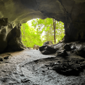 Động Người Xưa (Cave of Prehistoric Man)