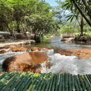 Suối Thiên Nhiên Anh Trung Kiên