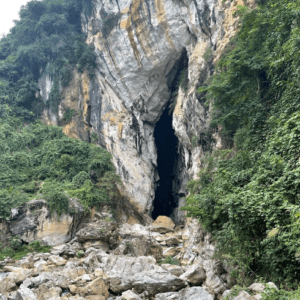 Hang động sông Sơn La