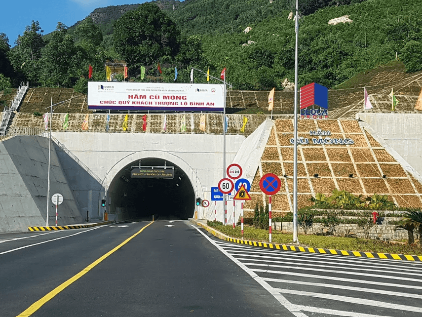 Cửa Nam Hầm Cù Mông