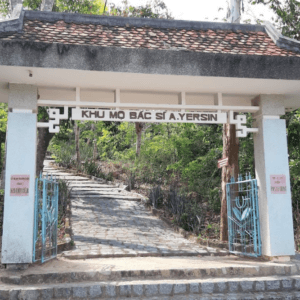 Mộ Bác Sĩ Alexandre Yersin