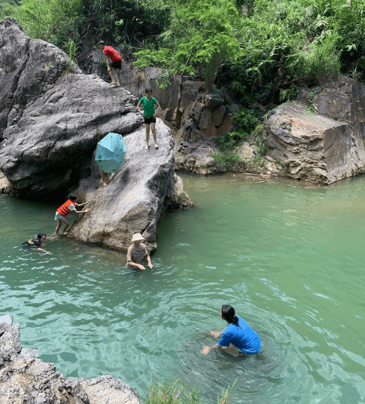 Khu checkin tắm Suối Nậm Đông