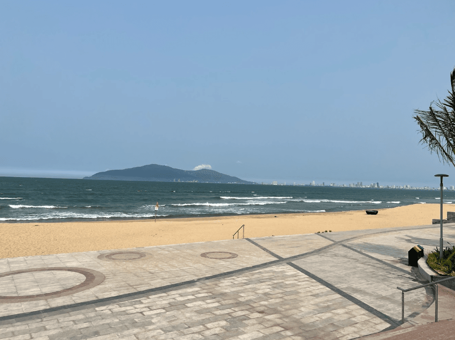 Bãi biển Nguyễn Tất Thành
