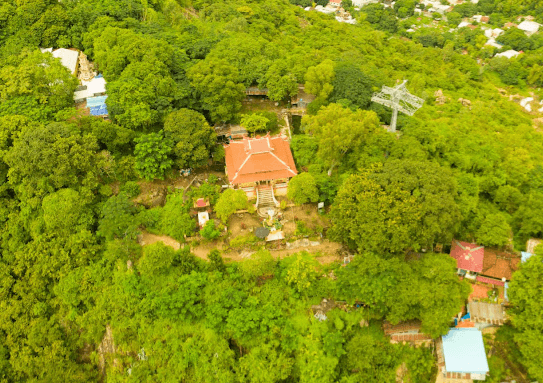 Chùa Linh Sơn - Dấu Tích Bàn Chân Tiên