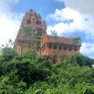 Tháp Bánh Ít