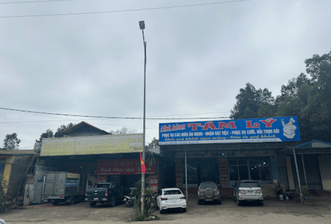 Nhà Hàng Tám Lý
