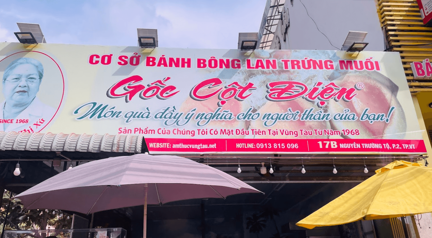 Bánh Bông Lan Trứng Muối Gốc Cột Điện