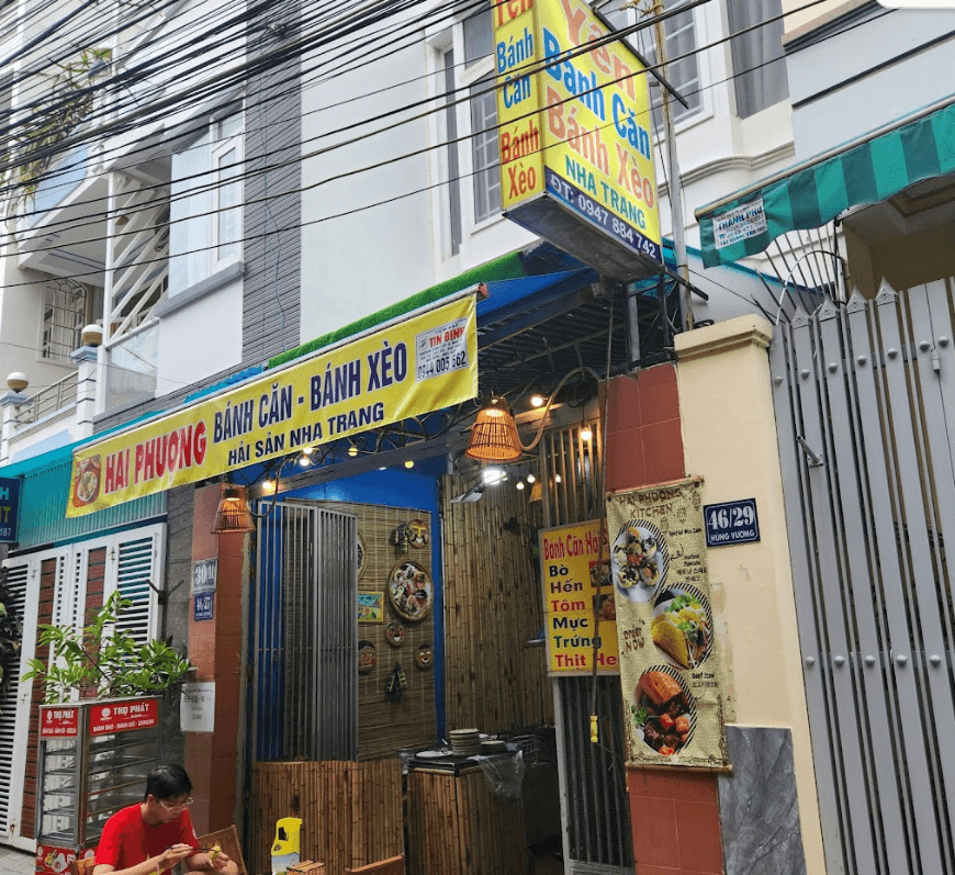Yến Bánh Căn Bánh Xèo chợ đêm Nha Trang