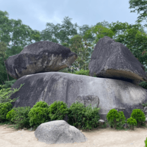 Hòn Trống Mái