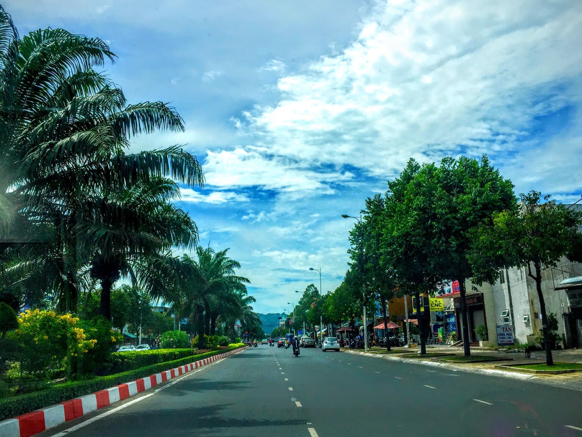 Thống Nhất - Nguyễn An Ninh - Thùy Vân