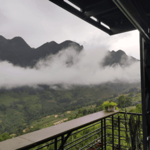 Điểm tham quan (attractions) - Quán ăn (restaurant)- View đẹp ngắm cảnh (Nice view to admire the scenery)