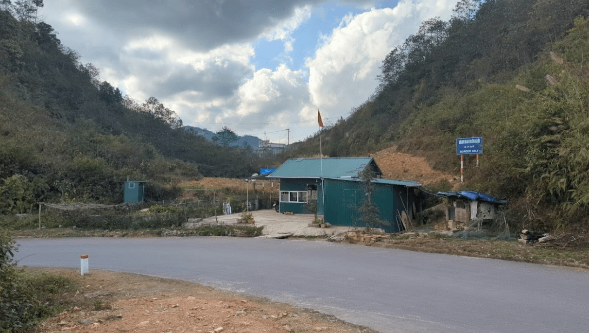 Chốt Biên Phòng Lủng Cú - Vân Nam - Hà Giang