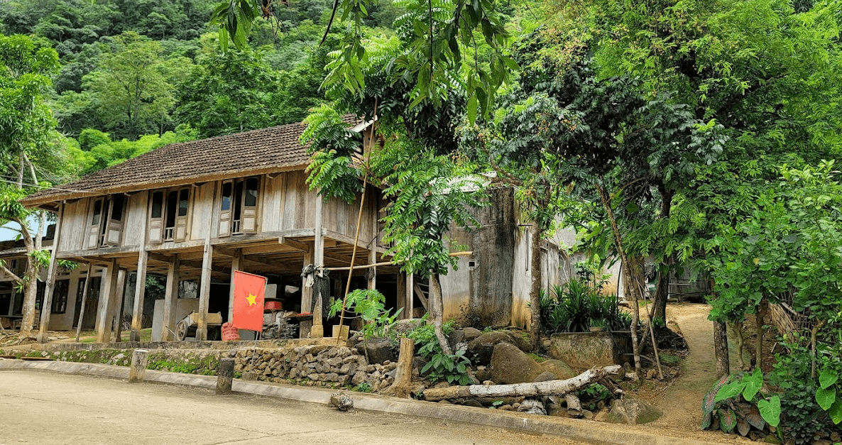 TTP Hidden Village Cave (Bản Hang)