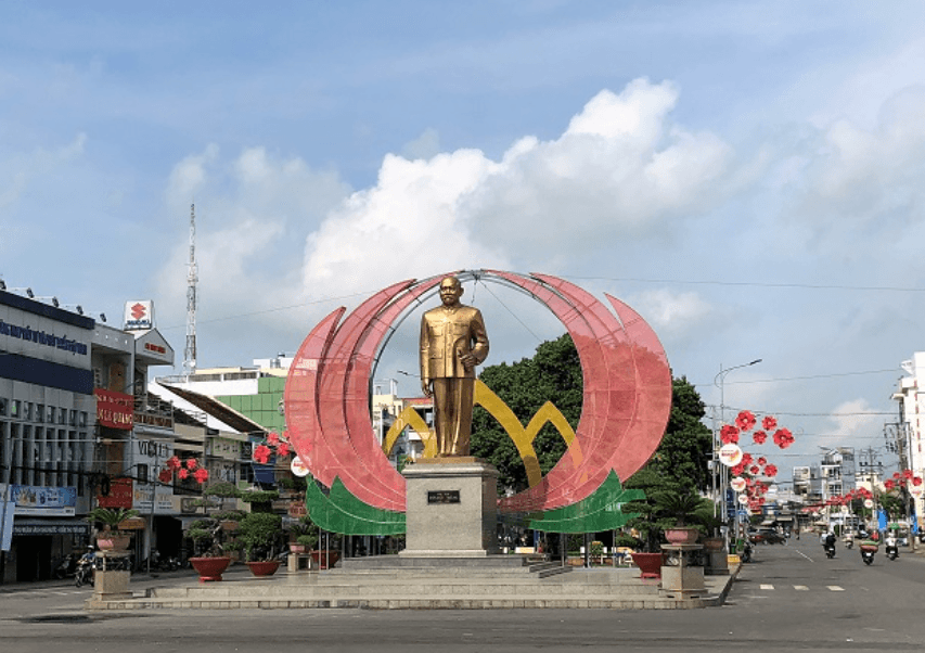 Tượng đài Tôn Đức Thắng - Long Xuyên - An Giang
