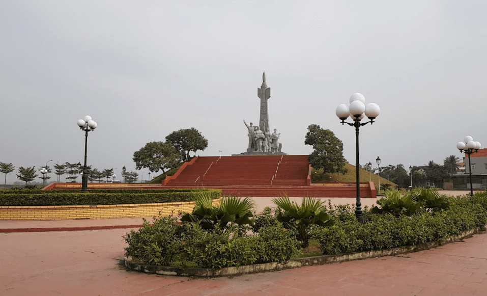 Tượng đài anh hùng Đông Triều - Đông Triều - Quảng Ninh