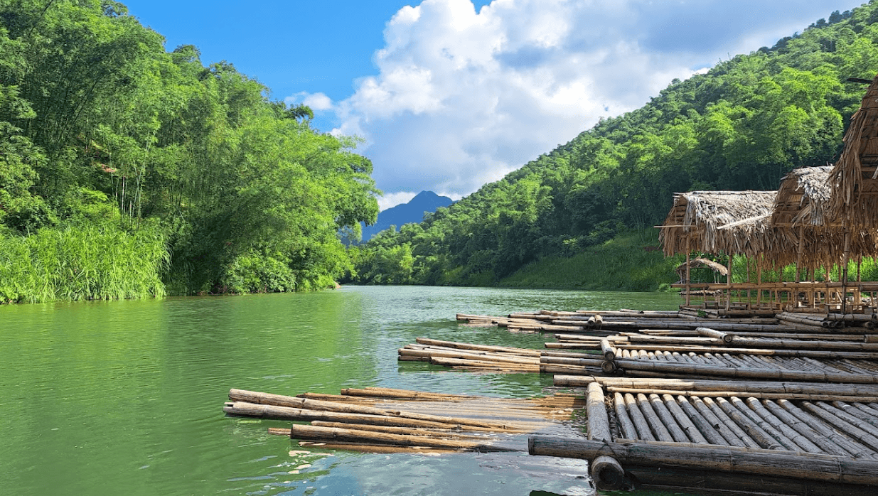 Chèo bè tre Suối Chàm - Bá Thước - Thanh Hoá