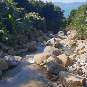 Suối Ôm