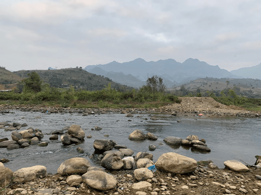 Suối khoáng nóng bản Hốc Văn Chấn
