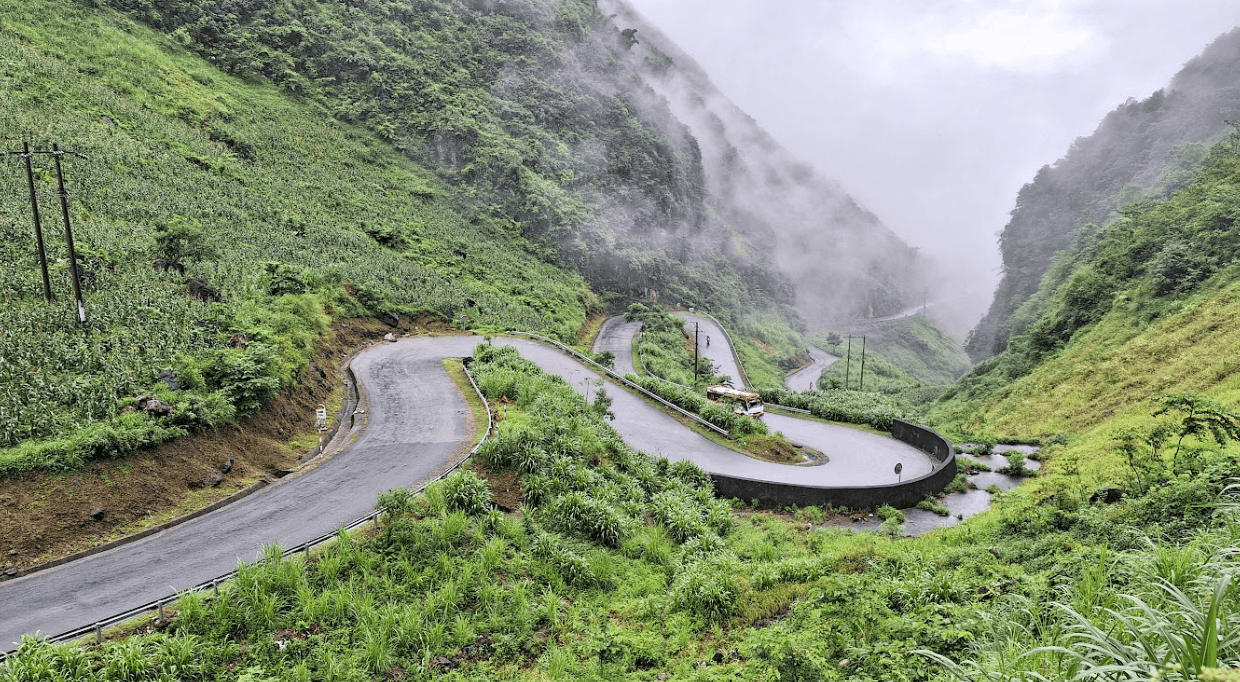 Điểm ngắm cảnh dốc Thẩm Mã - Đồng Văn - Hà Giang