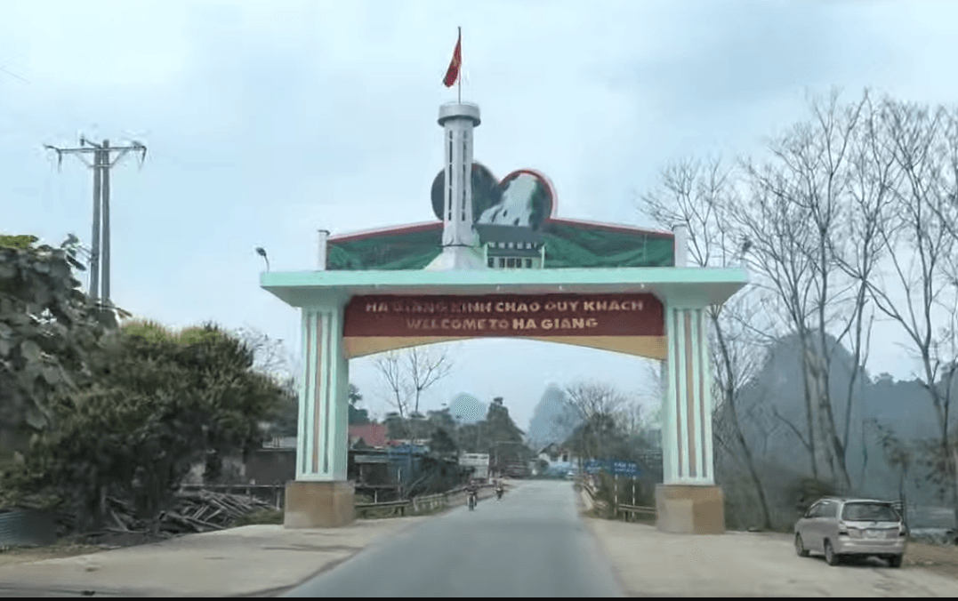 Cổng chào tỉnh Hà Giang - Hàm Yên - Hà Giang