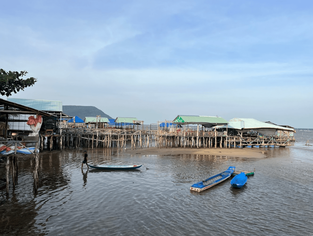 Làng chài Hàm Ninh