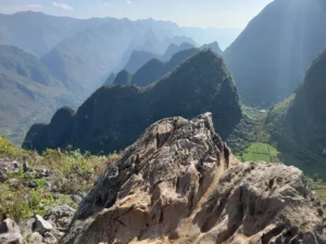 Mỏm đá rồng A Páo