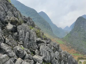 Mỏm đá rồng A Páo