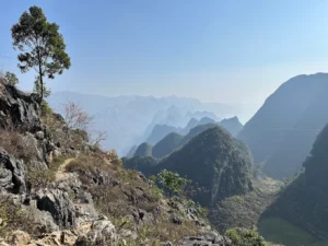 Mỏm đá rồng A Páo