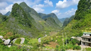 Mỏm đá rồng A Páo