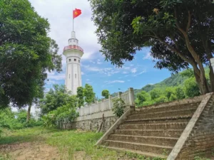Cột cờ Lũng Pô