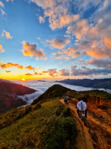 Sống Lạc Đà Tà Xùa