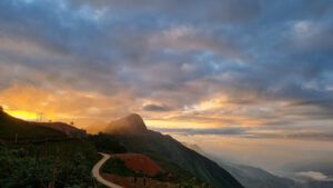 Sống Lạc Đà Tà Xùa