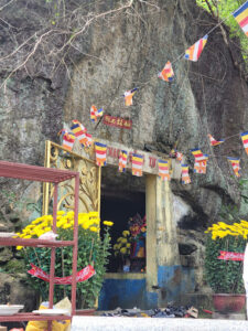 chùa Hang Núi Thành