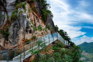 Cầu kính Bạch Long