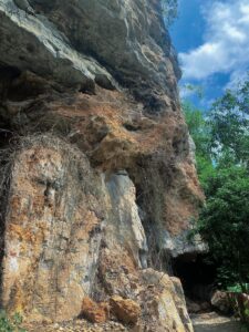 Hang Thẩm Khuyên