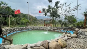 Suối khoáng nóng bản Hốc Văn Chấn