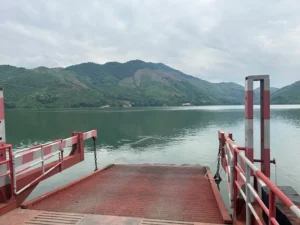 Bến Phà Vạn Yên