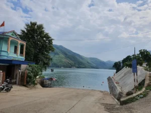 Bến Phà Vạn Yên