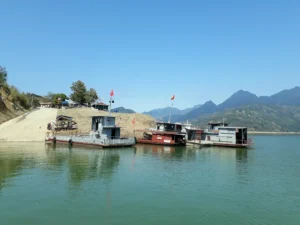 Bến Phà Vạn Yên