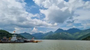 Bến Phà Vạn Yên