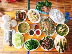 Nhà hàng nổi Vịnh Uy Phong