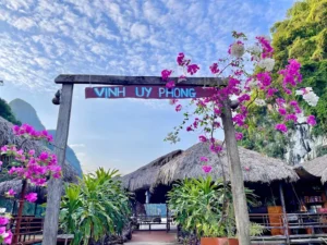 Nhà hàng nổi Vịnh Uy Phong