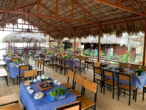 Nhà hàng nổi Vịnh Uy Phong