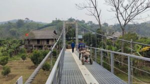 Cầu treo Bản Peo