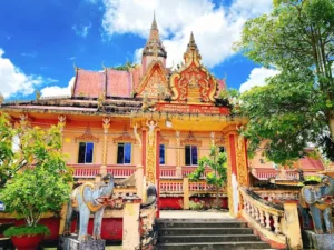 Chùa Wat Pătum Wôngsa Som Rông